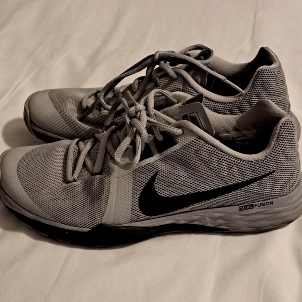 Women's Nike Dual fusion running shoes size 7